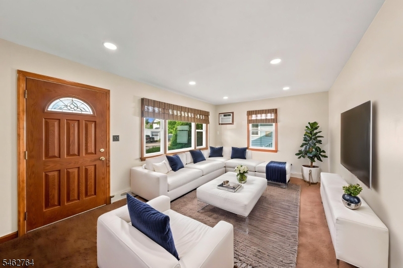 510 Verona Pl Property Photo 6