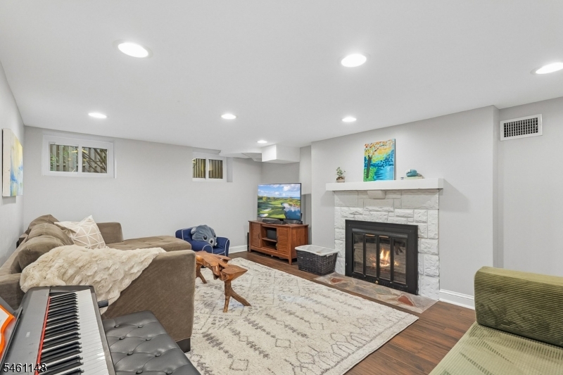 60 Wellington Avenue Property Photo 26