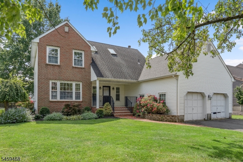 806 Ten Eyck Ct Property Photo 1