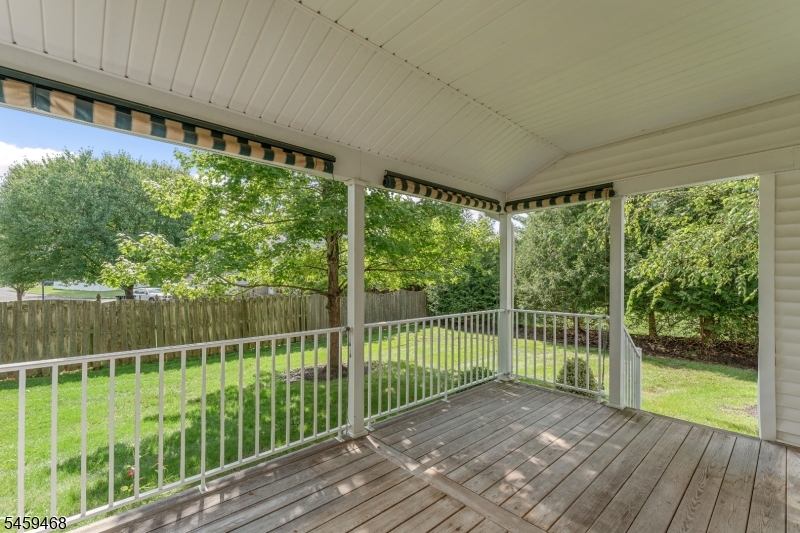 806 Ten Eyck Ct Property Photo 2