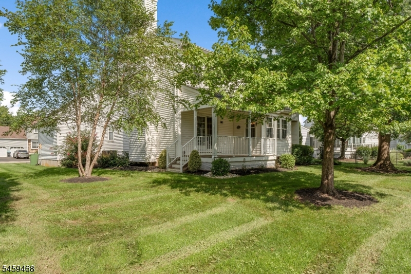 806 Ten Eyck Ct Property Photo 4