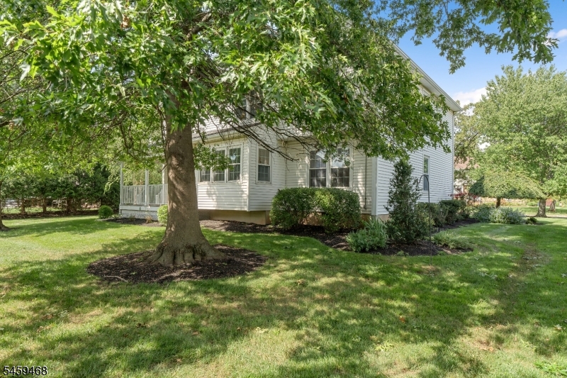 806 Ten Eyck Ct Property Photo 5