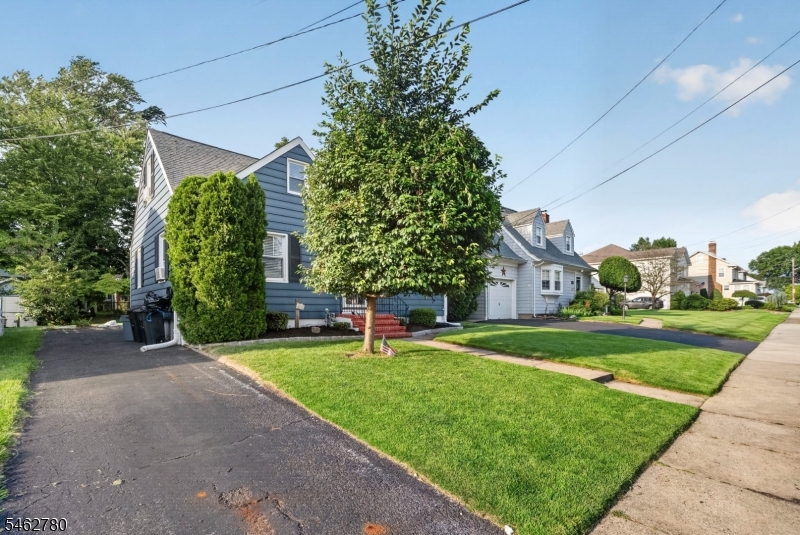 330 Hemlock Ave Property Photo 4