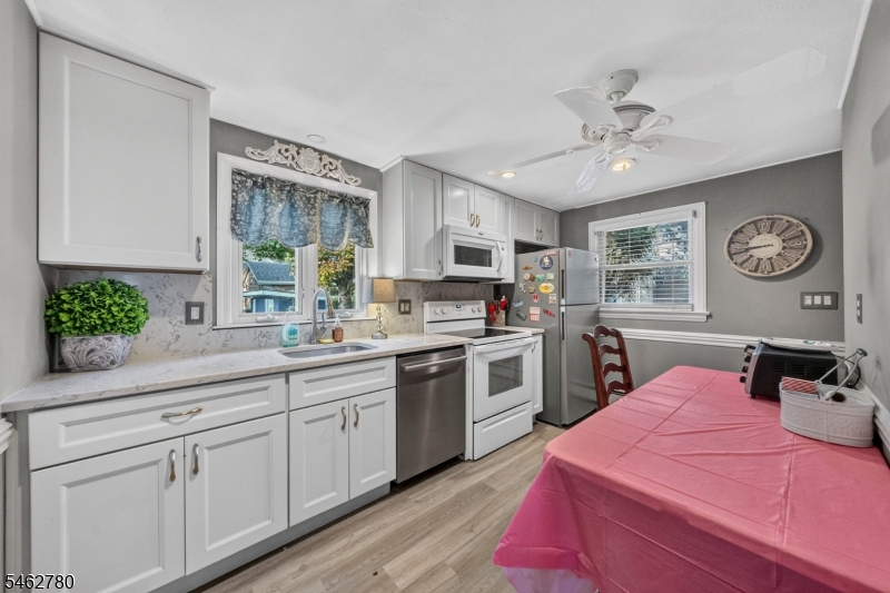 330 Hemlock Ave Property Photo 10