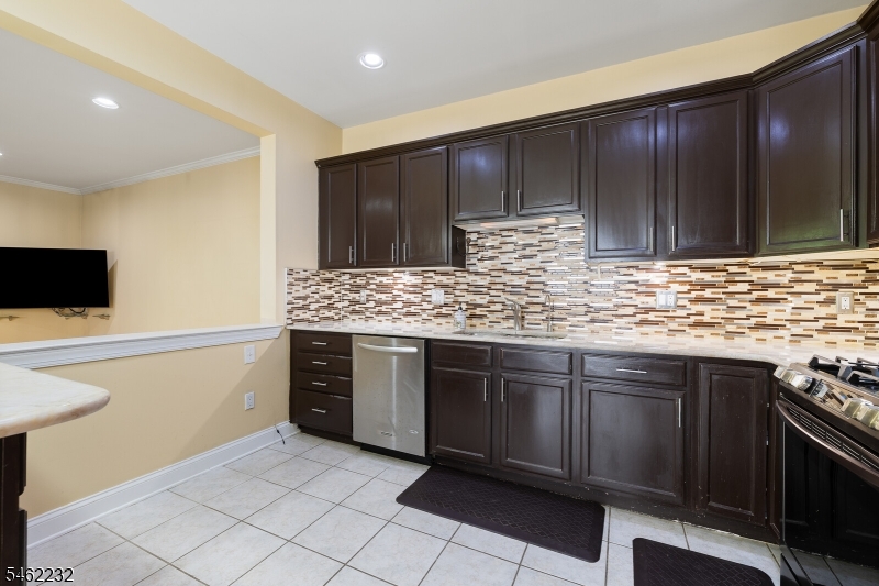 167 Raymound Blvd Property Photo 15
