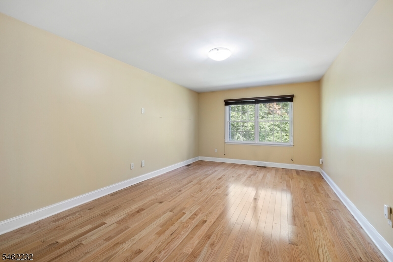167 Raymound Blvd Property Photo 32