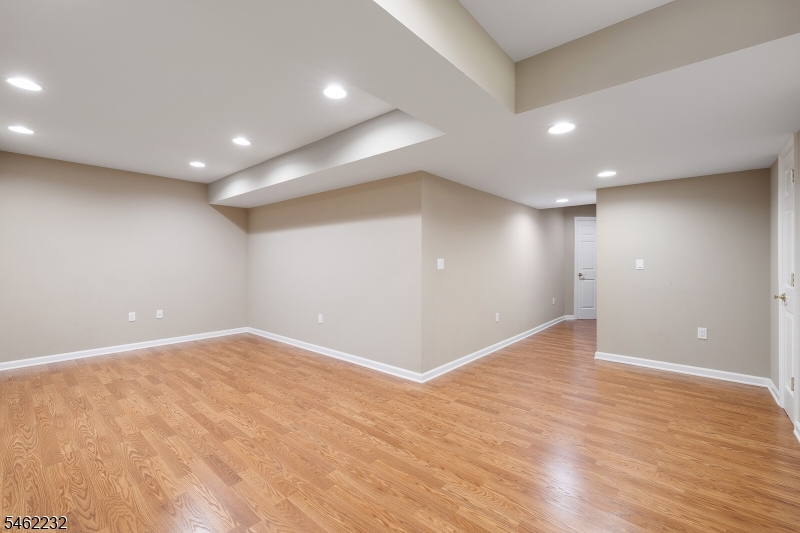 167 Raymound Blvd Property Photo 37