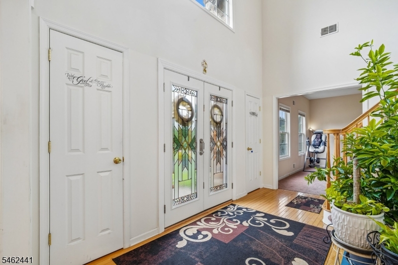 25 Elizabeth Ave Property Photo 4