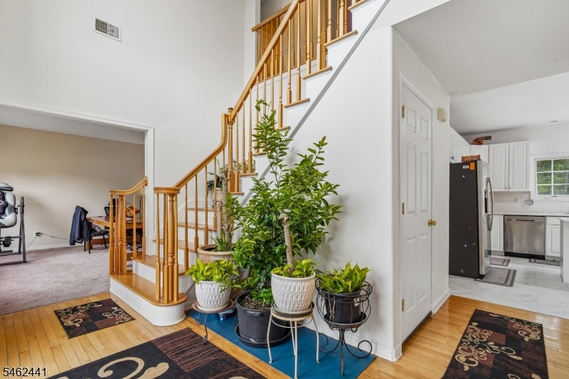 25 Elizabeth Ave Property Photo 5