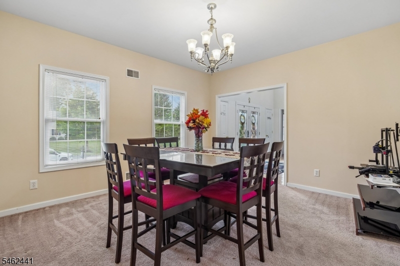 25 Elizabeth Ave Property Photo 6