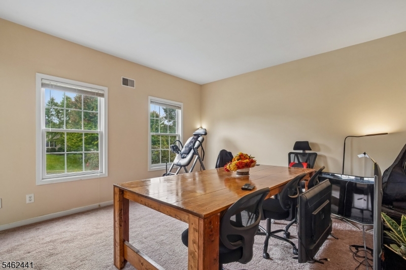 25 Elizabeth Ave Property Photo 8
