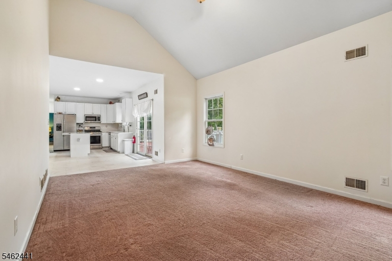 25 Elizabeth Ave Property Photo 10