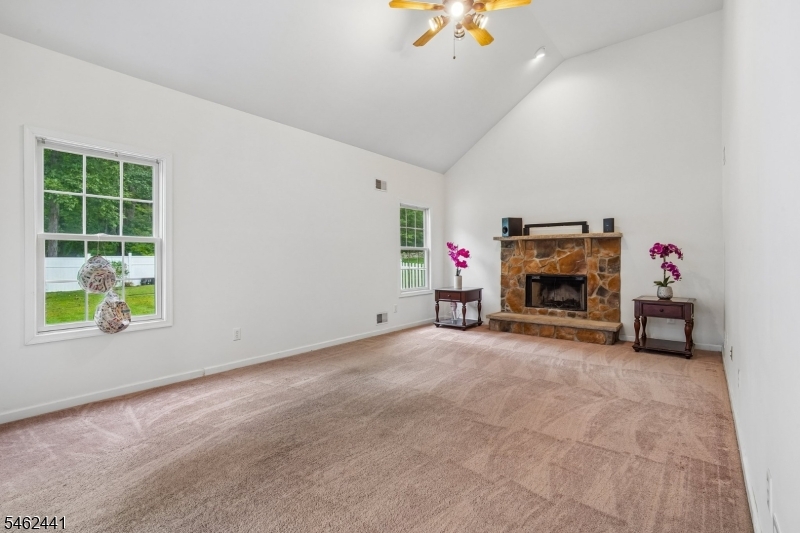 25 Elizabeth Ave Property Photo 12