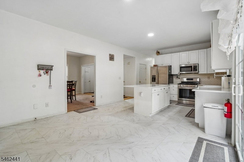 25 Elizabeth Ave Property Photo 15