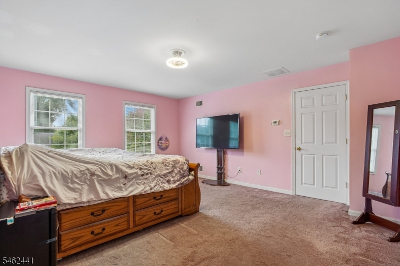 25 Elizabeth Ave Property Photo 23