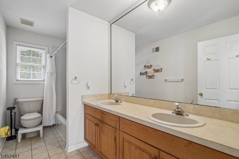 25 Elizabeth Ave Property Photo 36