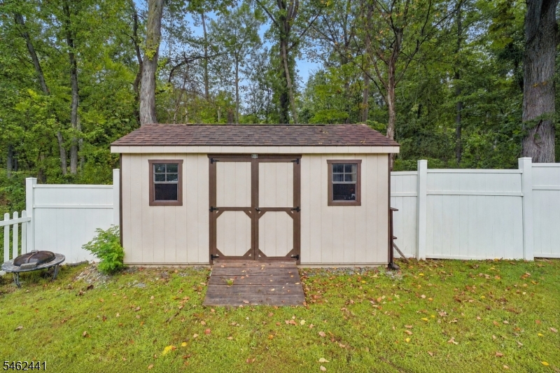 25 Elizabeth Ave Property Photo 47