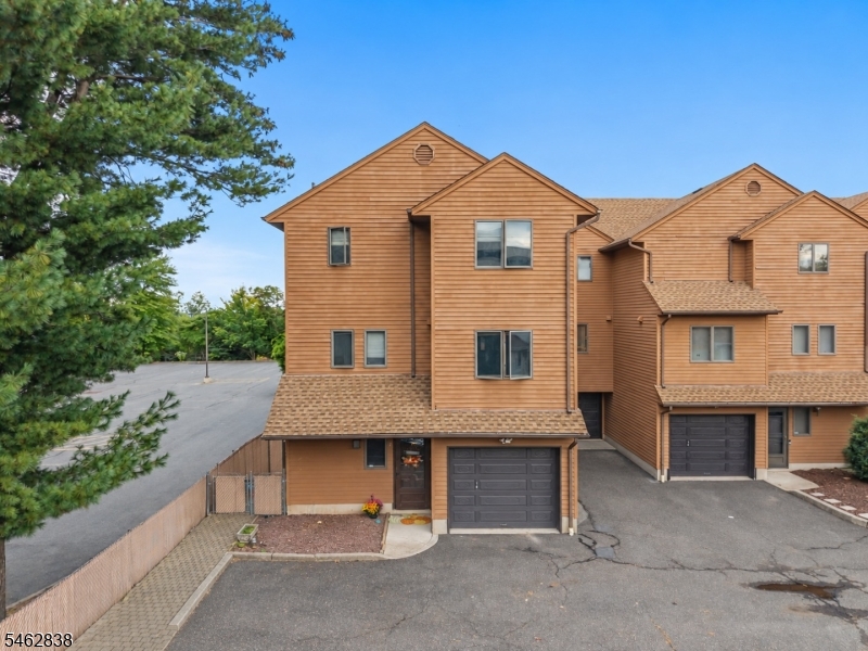 140 Allwood Rd E Property Photo 1
