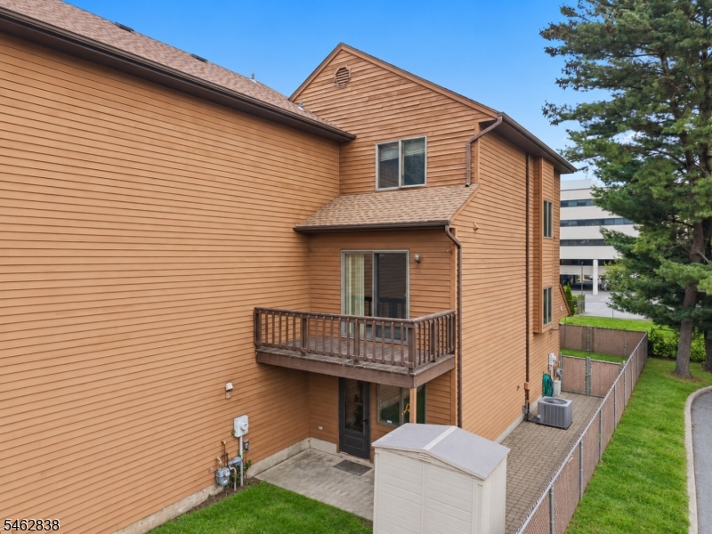 140 Allwood Rd E Property Photo 2