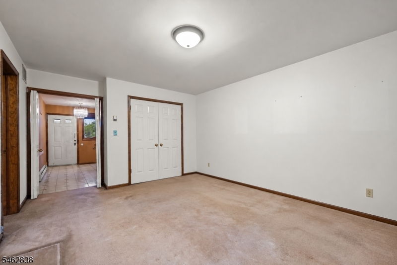 140 Allwood Rd E Property Photo 4