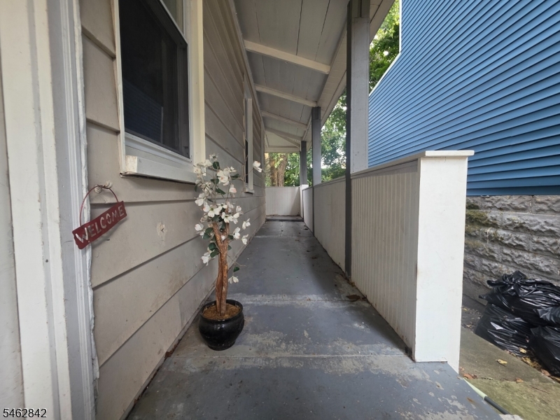 82 Palm St Property Photo 4