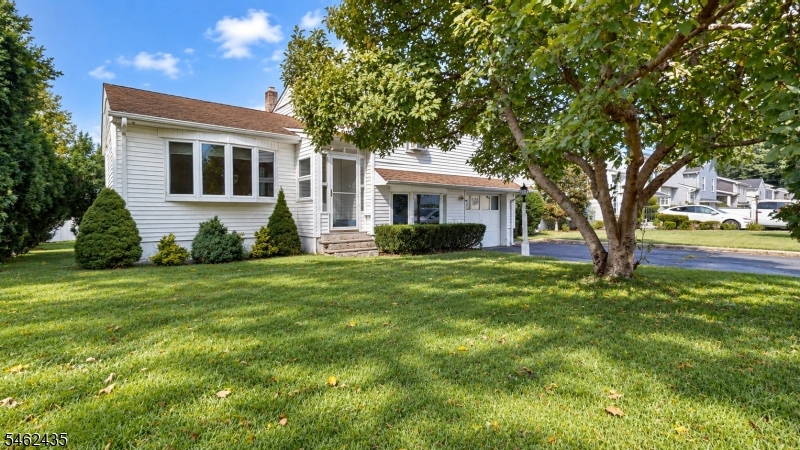 30 Pembrook Dr Property Photo 2