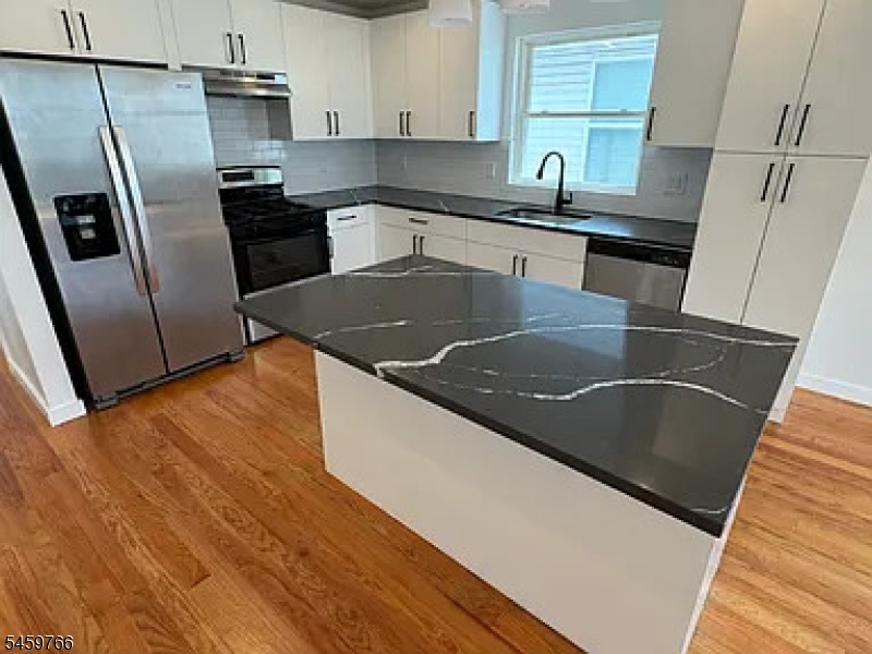 753 Seaport Dr 2 Property Photo 2