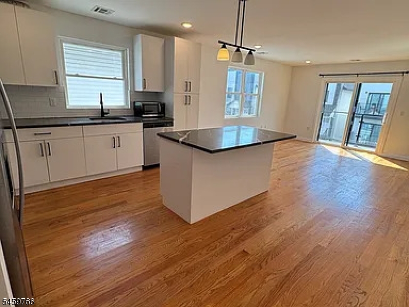 753 Seaport Dr 2 Property Photo 6