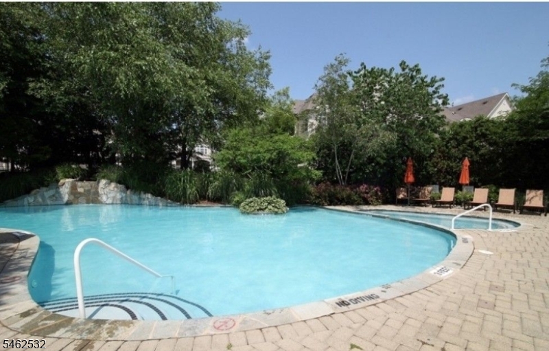 505 Regal Blvd Property Photo 3