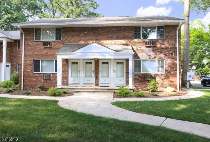 216 Washington Dr 216 Property Photo 1