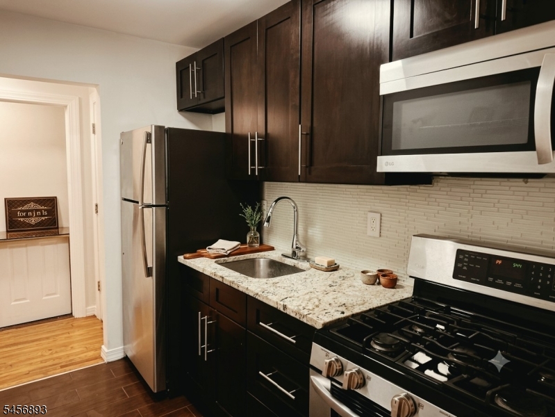 216 Washington Dr 216 Property Photo 6