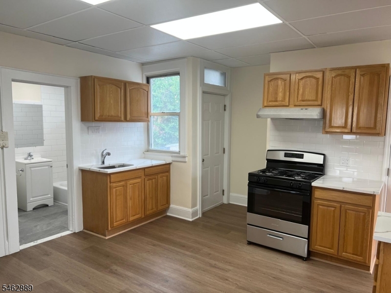 204 Jefferson St Property Photo 1