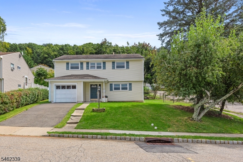 492 Herrick Dr Property Photo 1