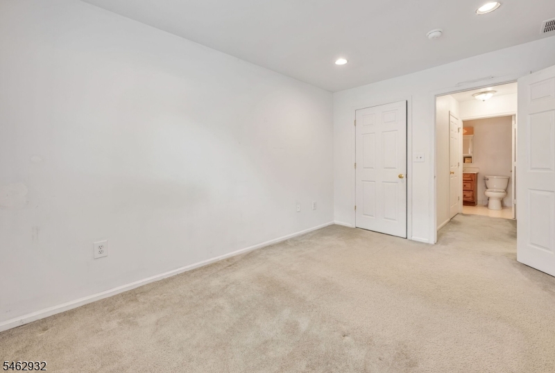 1140 Stafford St Property Photo 11