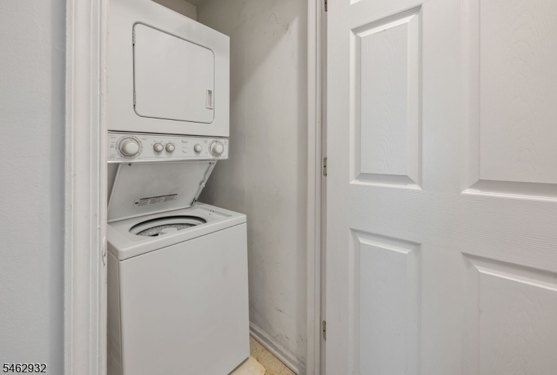 1140 Stafford St Property Photo 13