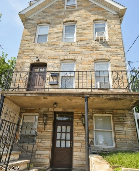 435 Washington St Property Photo 1