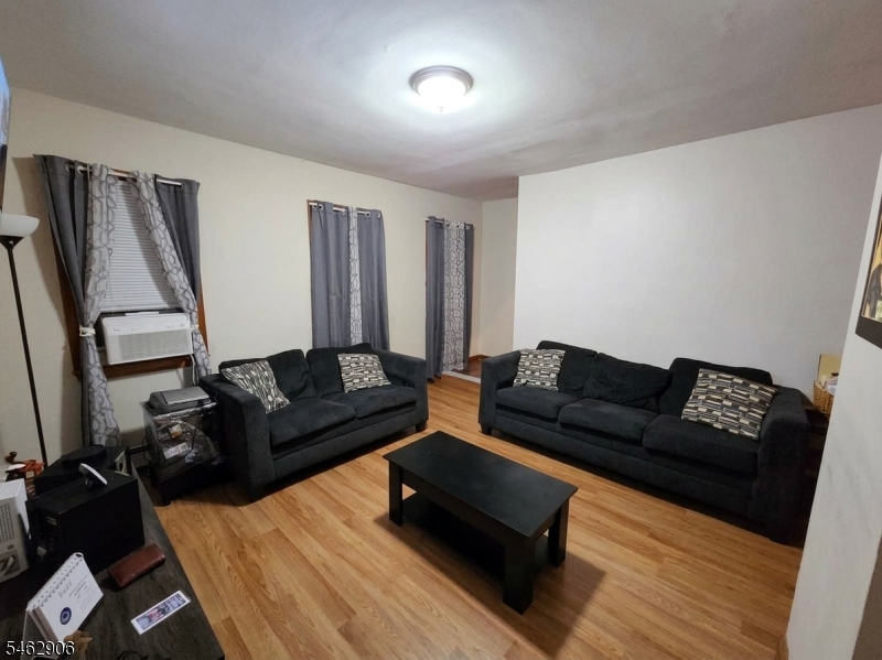 435 Washington St Property Photo 3