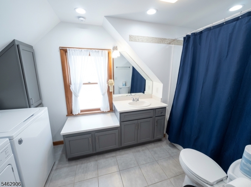435 Washington St Property Photo 7