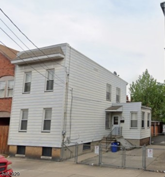 204 Jefferson St Property Photo 1