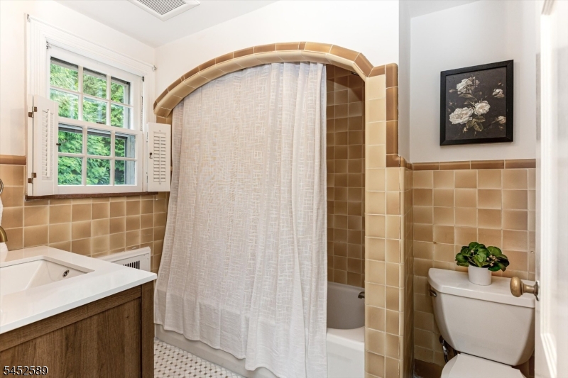 9 Garthwaite Ter Property Photo 32