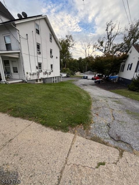 8 Barrett Ave 10a Property Photo 3