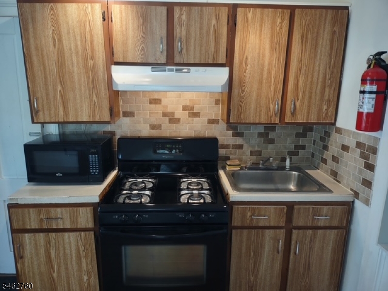 8 Barrett Ave 10a Property Photo 5