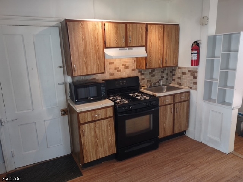8 Barrett Ave 10a Property Photo 6
