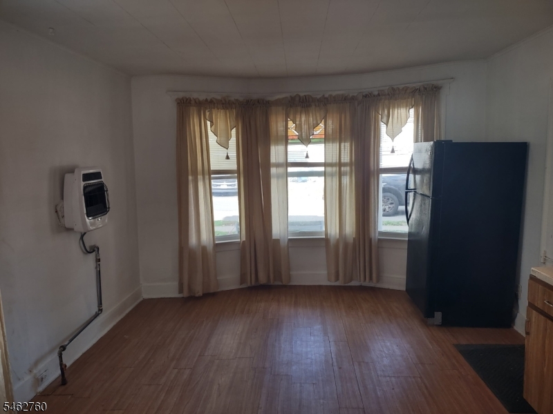 8 Barrett Ave 10a Property Photo 11