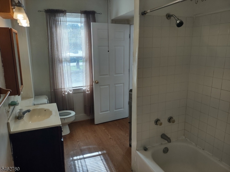 8 Barrett Ave 10a Property Photo 12