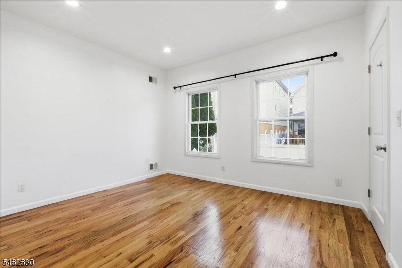 28 Davis St Property Photo 9