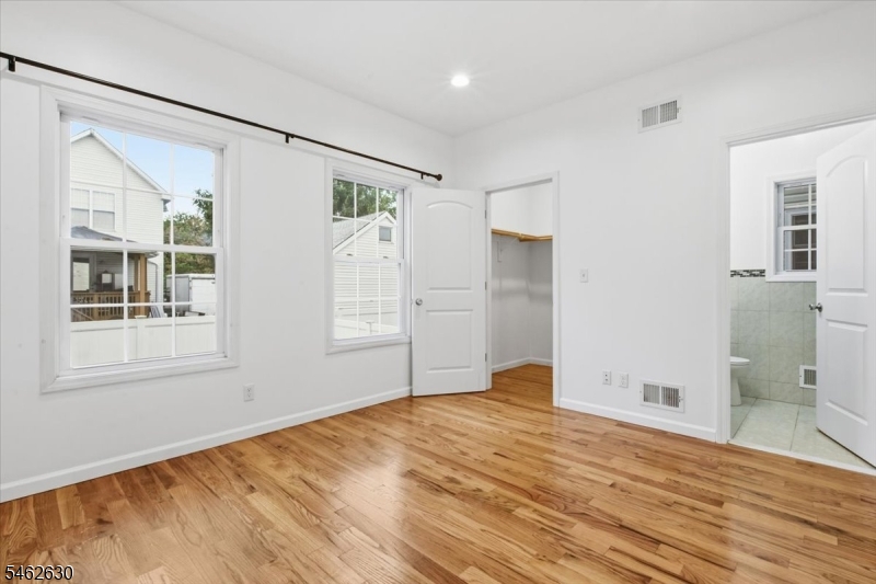 28 Davis St Property Photo 10