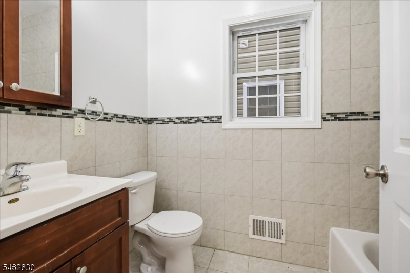 28 Davis St Property Photo 12