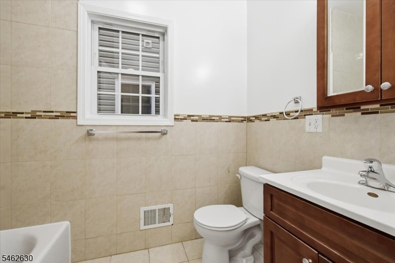 28 Davis St Property Photo 15