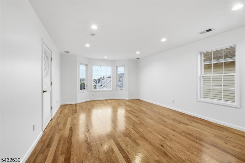 28 Davis St Property Photo 19
